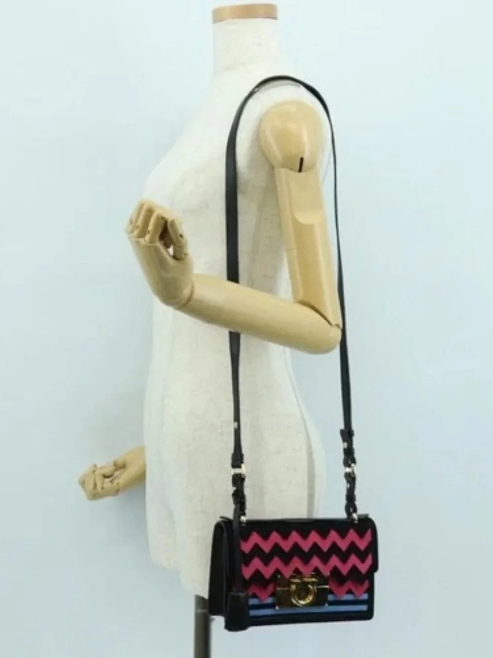 Salvatore Ferragamo Gancini Shoulder Bag Suede Black Pink gold Auth ARZ419M